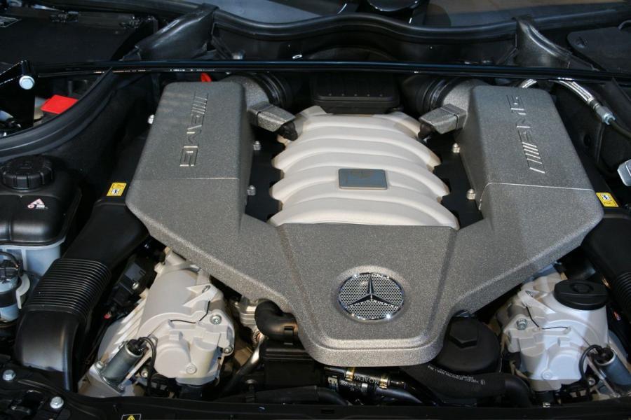  Mercedes-Benz CLK63 AMG Black Edition 2007 года  (фото 13 из 61)